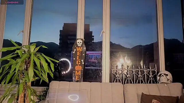 Snapshot of Ivanna_West chatting on 10-15-25, 10:26 Ivanna West online show from 10-15-25, 10:26