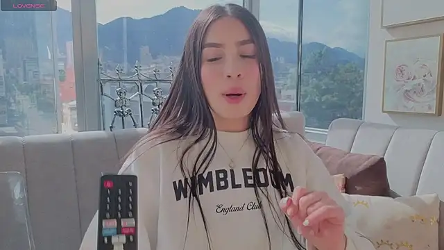 Snapshot of Ivanna_West chatting on 10-19-25, 01:34 Ivanna West online show from 10-19-25, 01:34