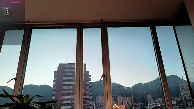 Snapshot of Ivanna_West chatting on 10-23-25, 10:47 Ivanna West online show from 10-23-25, 10:47