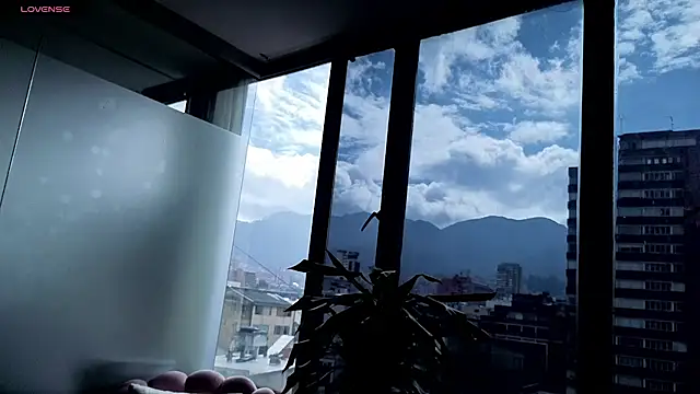 Snapshot of Ivanna_West chatting on 10-26-25, 01:28 Ivanna West online show from 10-26-25, 01:28