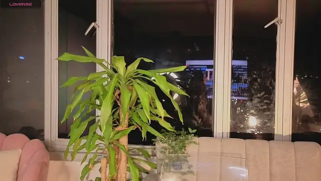 Snapshot of Ivanna_West chatting on 10-28-25, 10:08 Ivanna West online show from 10-28-25, 10:08