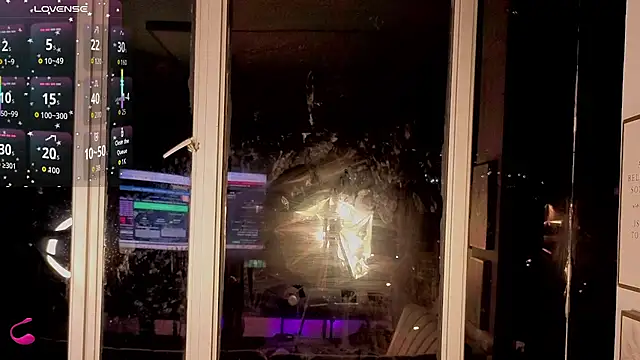 Snapshot of Ivanna_West chatting on 11-19-25, 10:04 Ivanna West online show from 11-19-25, 10:04