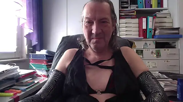 HMStraps01 online show from 03-07-25, 10:24