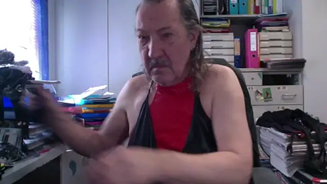 HMStraps01 online show from 04-15-26, 08:32