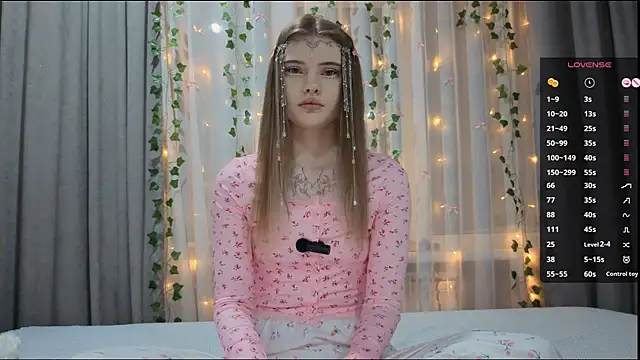 CarolinePepper online show from 01-10-26, 01:57