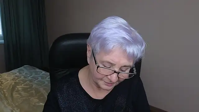 Sandra Snowflake online show from 02-17-25, 01:42