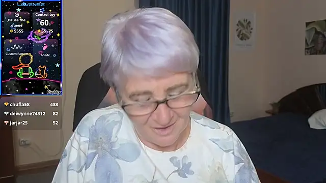 Sandra Snowflake online show from 10-06-25, 04:48