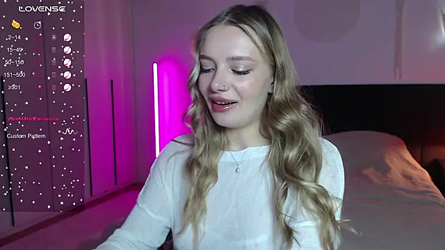 LunaticaBae online show from 02-24-25, 01:02