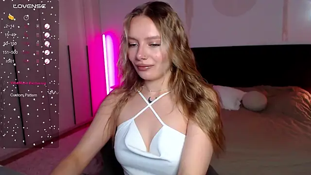 LunaticaBae online show from 03-22-25, 01:11