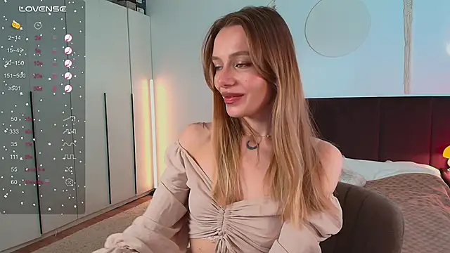 LunaticaBae online show from 10-19-25, 02:56