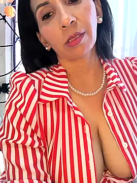 Mrsvictoriaaa online show from 10-28-25, 07:27