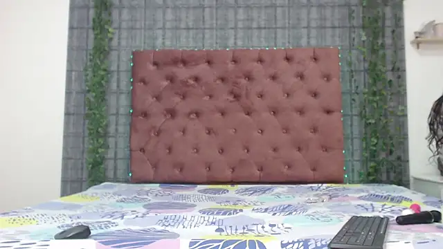 Snapshot of Mia__coluccy chatting on 03-13-25, 03:33 Mia  coluccy online show from 03-13-25, 03:33