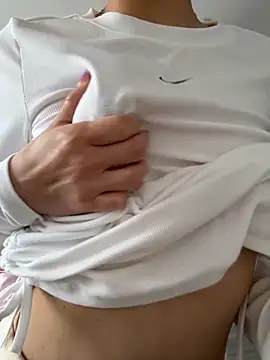 Snapshot of skybeatrice7 chatting on 11-23-25, 07:24 skybeatrice7 online show from 11-23-25, 07:24