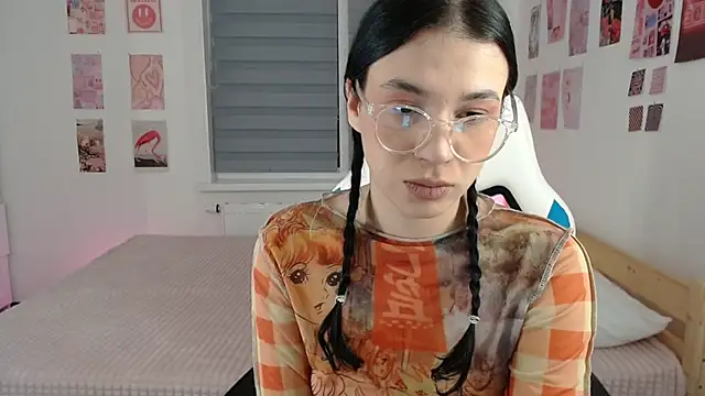 Snapshot of Karina_Hendrick chatting on 03-11-25, 03:37 Karina Hendrick online show from 03-11-25, 03:37