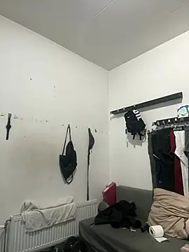 Snapshot of pesyelisa chatting on 03-04-25, 11:40 pesyelisa online show from 03-04-25, 11:40