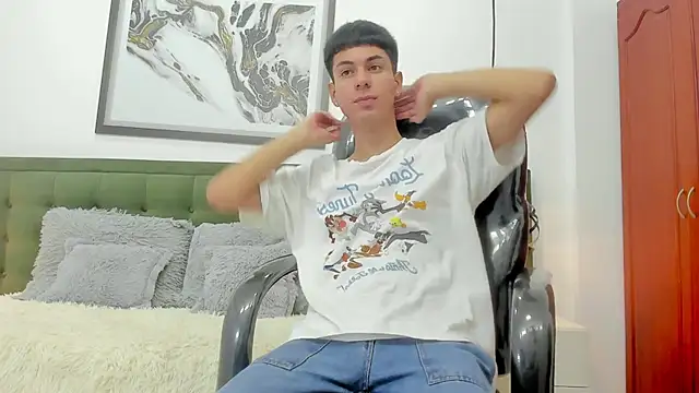 Snapshot of Johann_sex chatting on 04-30-26, 05:41 Johann sex online show from 04-30-26, 05:41