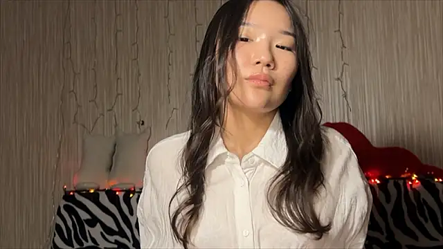 Snapshot of Asian_Vi chatting on 03-17-25, 03:40 Asian Vi online show from 03-17-25, 03:40