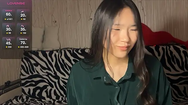 Snapshot of Asian_Vi chatting on 03-18-25, 10:03 Asian Vi online show from 03-18-25, 10:03