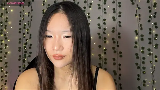 Snapshot of Asian_Vi chatting on 10-18-25, 02:18 Asian Vi online show from 10-18-25, 02:18