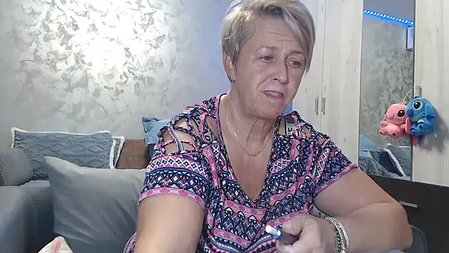 RosesandLillies online show from 11-28-25, 05:48