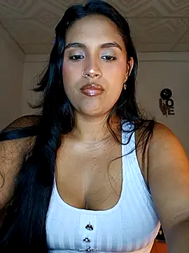 Snapshot of victoria_roussee chatting on 09-19-25, 04:03 victoria roussee online show from 09-19-25, 04:03