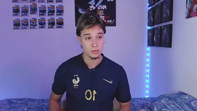 Snapshot of jack_walker190 chatting on 11-07-25, 04:12 jack walker190 online show from 11-07-25, 04:12