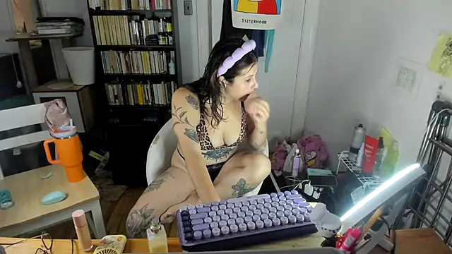 Snapshot of Rosiee69_ chatting on 10-11-25, 06:28 Rosiee69 online show from 10-11-25, 06:28