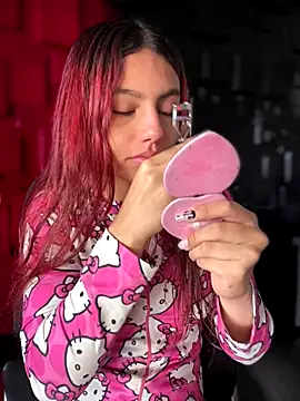 Snapshot of Emily-teen chatting on 11-04-25, 01:43 Emily-teen online show from 11-04-25, 01:43