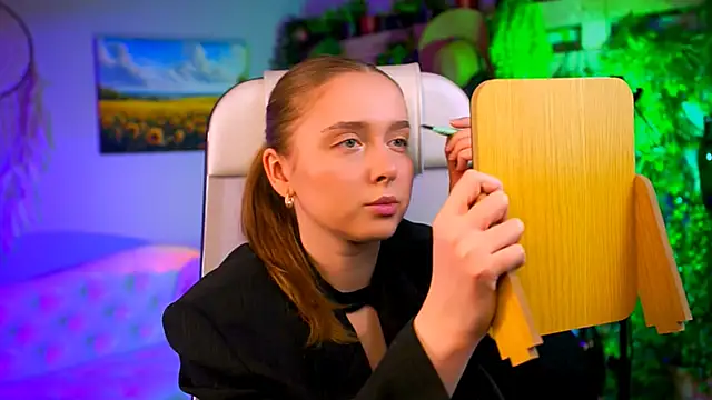 Snapshot of JenniferGraces chatting on 02-11-26, 12:43 JenniferGraces online show from 02-11-26, 12:43