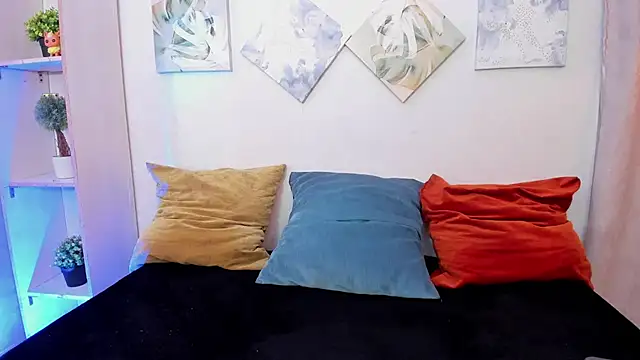 iiangel  online show from 10-31-25, 04:46