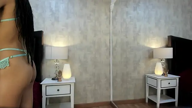 NahomyCarther online show from 10-17-25, 03:53