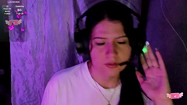 Snapshot of brii69 chatting on 03-04-25, 11:32 brii69 online show from 03-04-25, 11:32