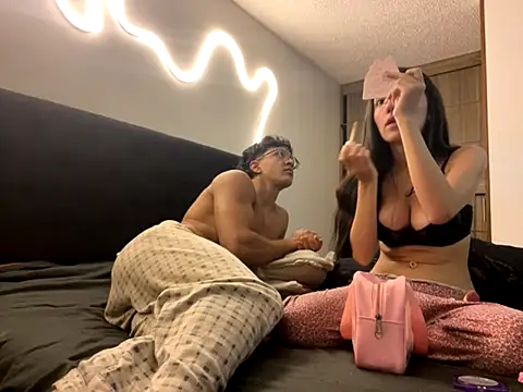 Snapshot of DesireLuxe chatting on 10-12-25, 07:29 DesireLuxe online show from 10-12-25, 07:29