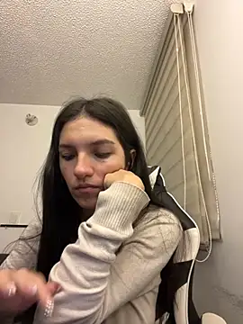 Snapshot of DesireLuxe chatting on 11-11-25, 06:46 DesireLuxe online show from 11-11-25, 06:46