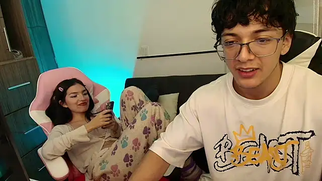 Snapshot of DesireLuxe chatting on 11-13-25, 06:56 DesireLuxe online show from 11-13-25, 06:56