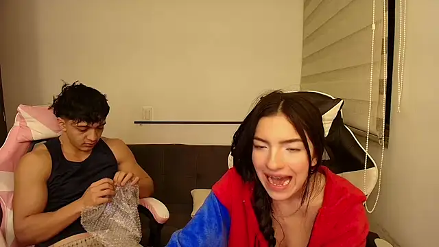 Snapshot of DesireLuxe chatting on 11-26-25, 07:20 DesireLuxe online show from 11-26-25, 07:20