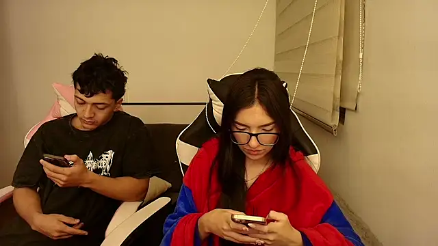 Snapshot of DesireLuxe chatting on 11-30-25, 06:39 DesireLuxe online show from 11-30-25, 06:39