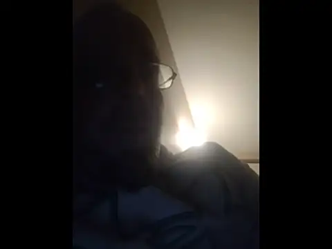 Snapshot of taterae chatting on 11-01-25, 11:45 taterae online show from 11-01-25, 11:45