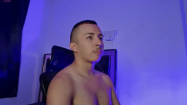 Snapshot of Donathoo1 chatting on 02-13-26, 11:23 Donathoo1 online show from 02-13-26, 11:23