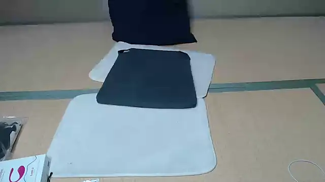 mika33556 online show from 03-12-25, 09:23