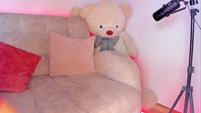 Snapshot of MIaloveone_ chatting on 03-03-25, 10:17 MIaloveone  online show from 03-03-25, 10:17