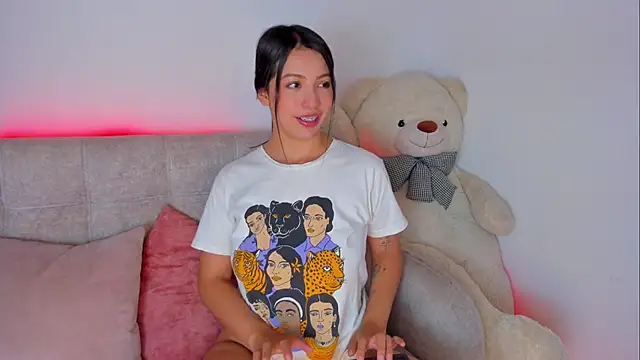 Snapshot of MIaloveone_ chatting on 03-08-25, 12:09 MIaloveone  online show from 03-08-25, 12:09