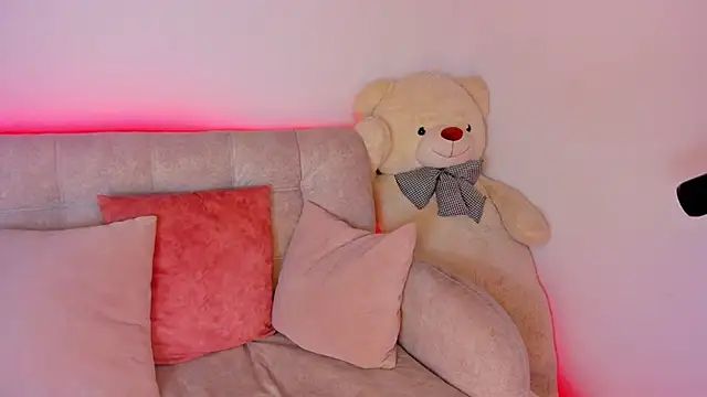 Snapshot of MIaloveone_ chatting on 03-13-25, 04:27 MIaloveone  online show from 03-13-25, 04:27