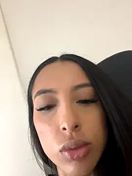 Snapshot of agaataa_ chatting on 11-21-25, 12:54 agaataa online show from 11-21-25, 12:54