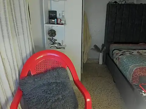 Snapshot of Fox2evans chatting on 12-15-25, 07:23 Fox2evans online show from 12-15-25, 07:23