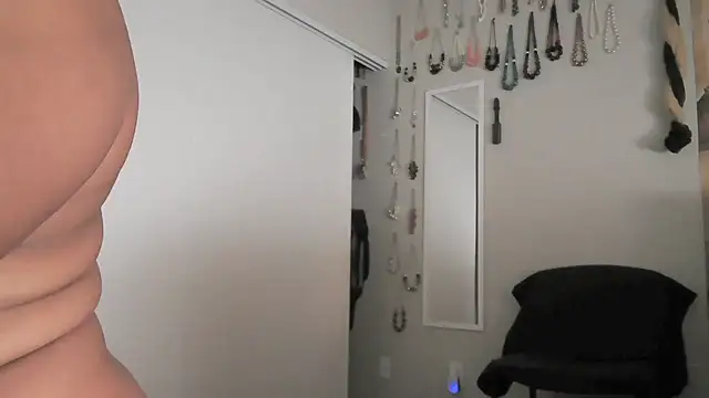 Queenanitadix online show from 02-24-26, 07:01