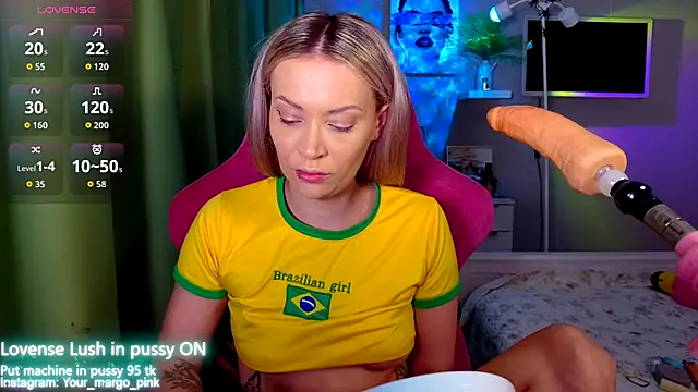 Snapshot of Margony chatting on 10-31-25, 04:02 Margony online show from 10-31-25, 04:02