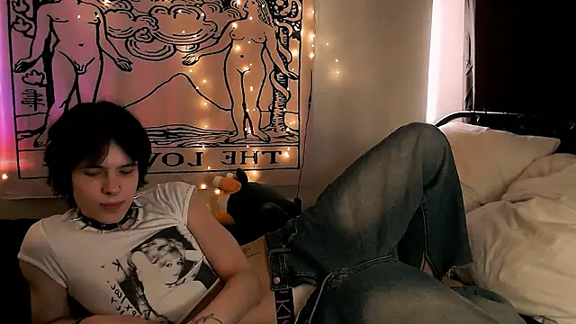 Snapshot of timi-moon chatting on 03-16-25, 01:06 timi-moon online show from 03-16-25, 01:06