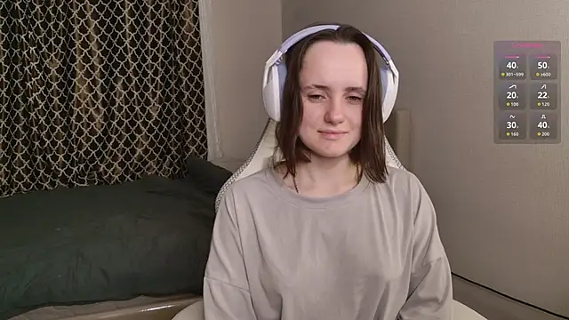 Luna Loveee online show from 10-04-25, 03:04