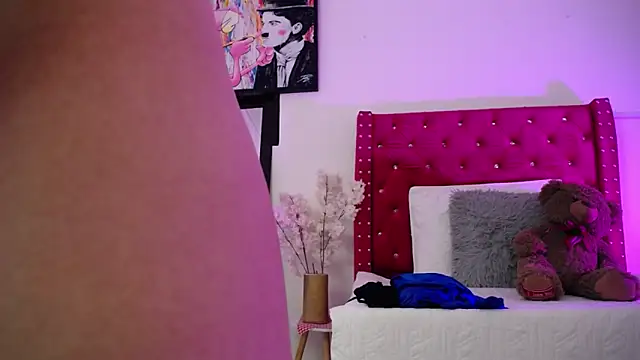 Snapshot of ValeAmayaa chatting on 03-06-25, 08:37 ValeAmayaa online show from 03-06-25, 08:37